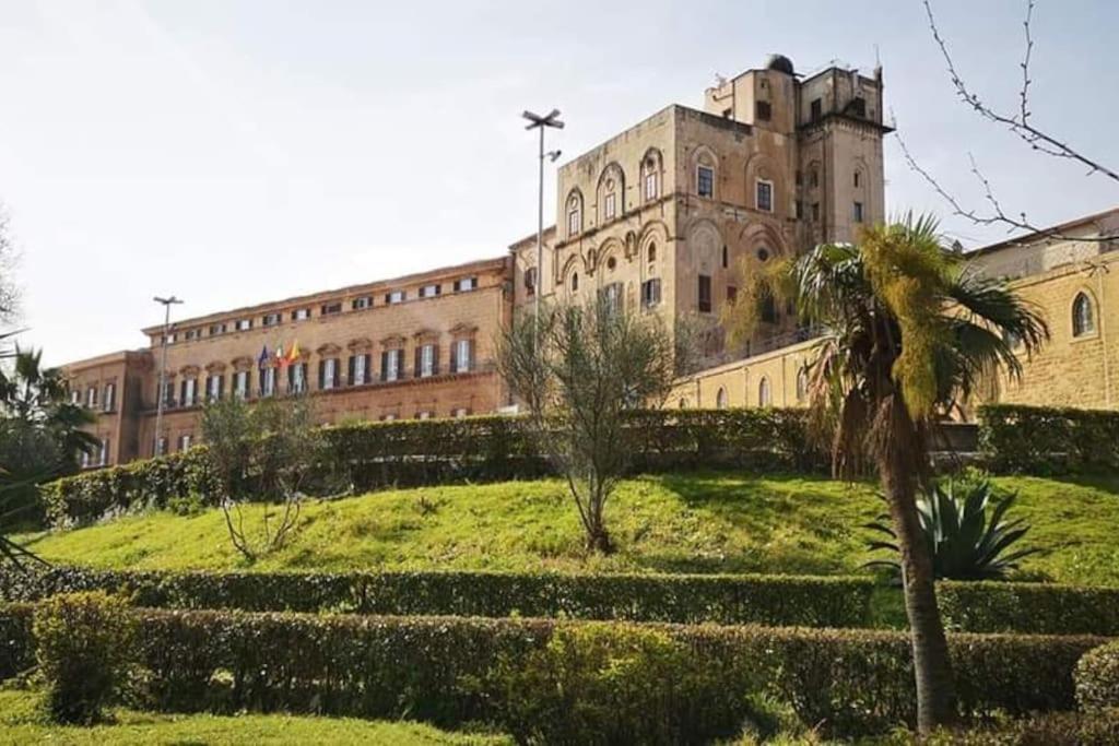 Sofia'S Apt Loft Incantevole Con Terrazza Privata Palermo Bagian luar foto